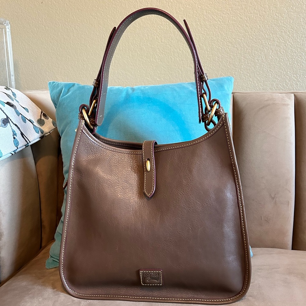 🦆 Dooney & Bourke Florentine Messenger in Elephant